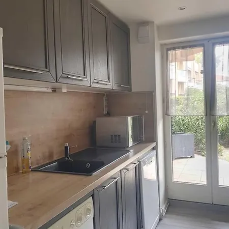 Apartment Nice 52 M With Terrace At 4mn From The Beach *
