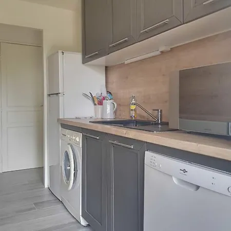 Nice 52 M With Terrace At 4mn From The Beach Apartment *